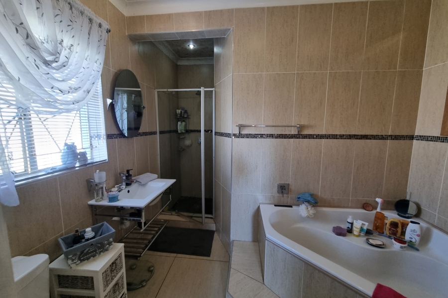 3 Bedroom Property for Sale in Meiringspark North West